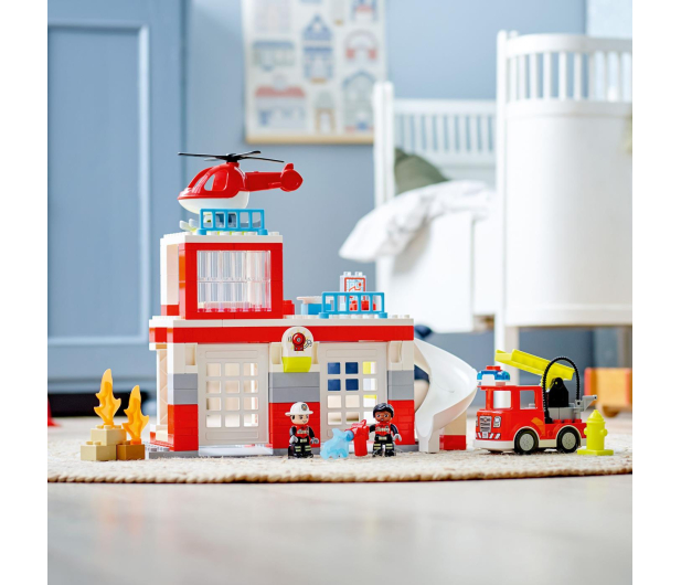LEGO DUPLO 10970 Remiza strażacka i helikopter - 1035629 - zdjęcie 3